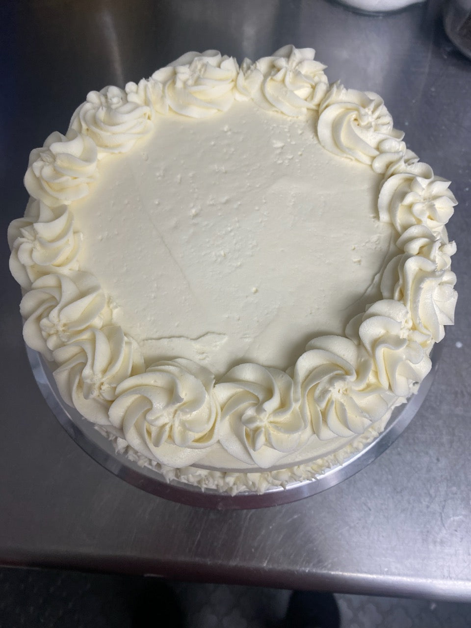 1 vanilla cake double layer 9 inch round serves 10 people